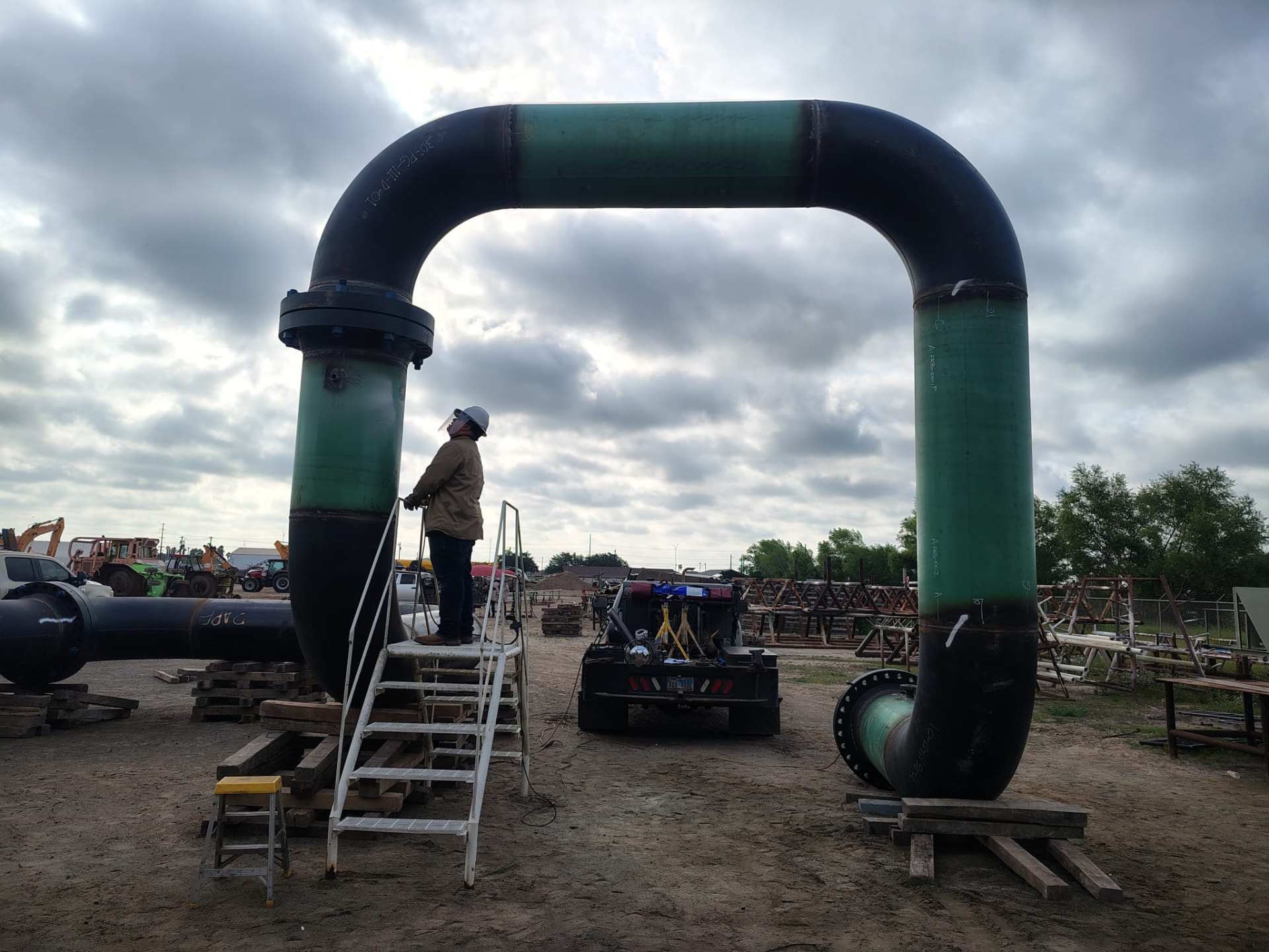 Large pipeline expansion loop fabricated and set in the yard